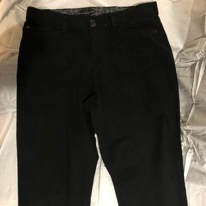 Gloria Vanderbilt black crop pants
